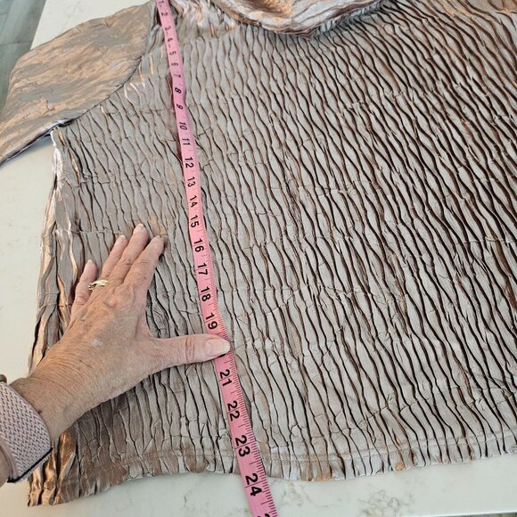 Chico's Travelers Top Sz Large Crinkle Textured Cowl Neck Lightweight Gold - Picture 8 of 10